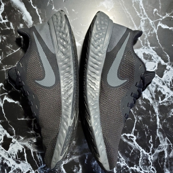 Nike Revolution 5 Black Running Shoes - Picture 4 of 7